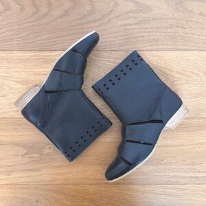 MADRAS by A.P.C. Cut Out Summer Boots Black FR38